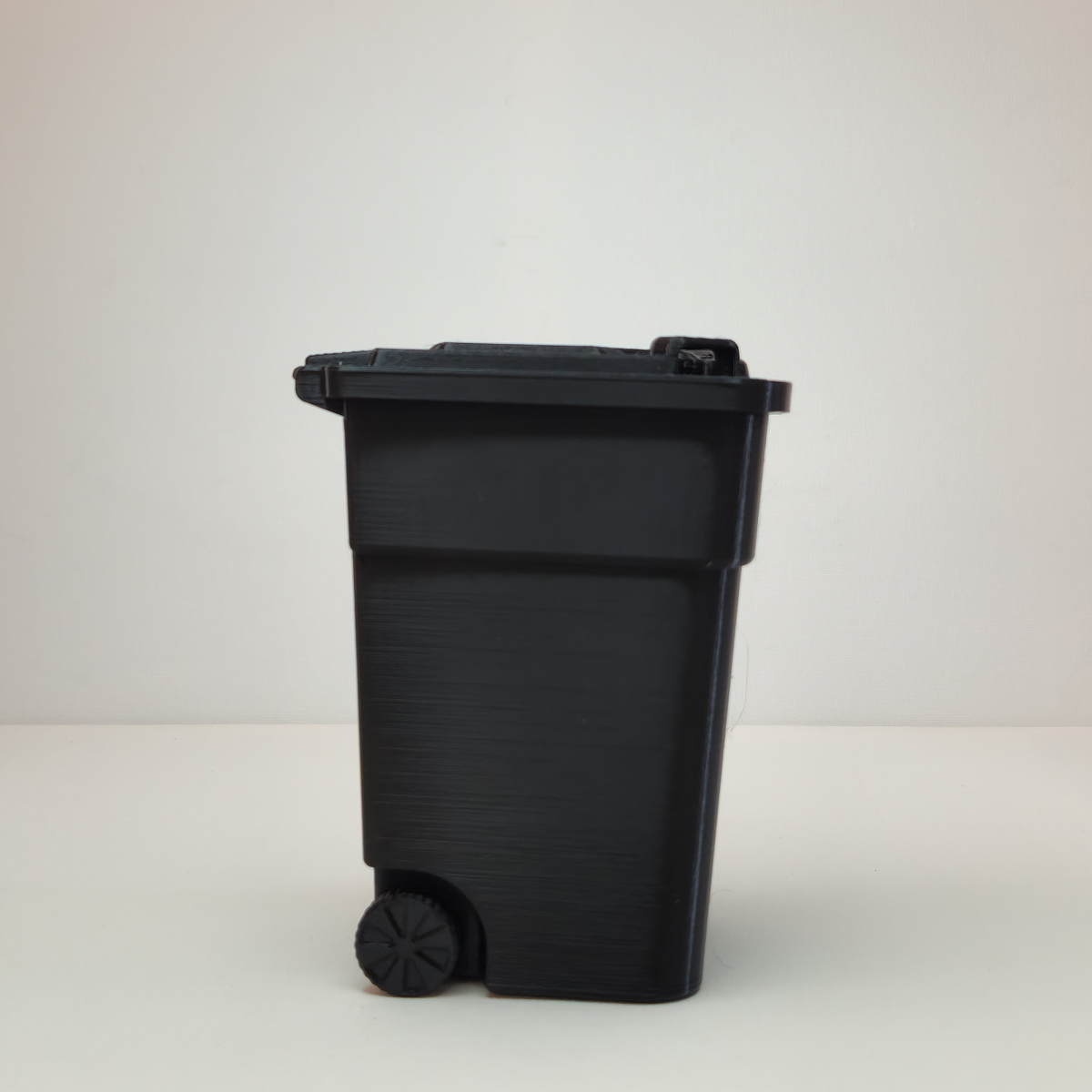 Three Point Flow Desk bin – three point flow