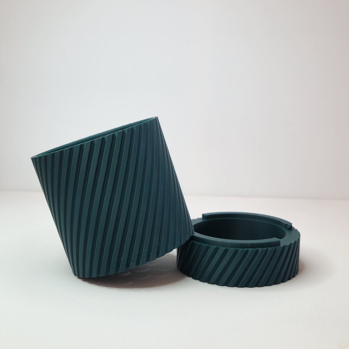 Three Point Flow Patterned Planters – three point flow